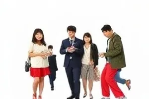 《旧梦列车》两位主演在采访现场的座位与话筒位置
