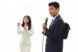 《夜航访谈》录制棚内临时更换统筹后的现场灯光布置