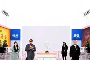 《云顶来信》片头字幕中新增的两位联合编剧署名